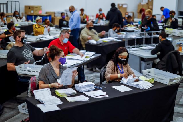 SISTEMA ELECTORAL DE ESTADOS UNIDOS PODRÍA QUEDAR EN ENTREDICHO.aNALISTA ARGENTINO REVELA NOMBRES DE MUERTOS QUE VOTARON POR CORREO EN LAS ELECCIONES, ALGUNAS CIFRAS SON MOTIVO DE SOSPECHA  ESTE ES EL VIDEO