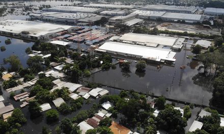 La tormenta tropical Eta alcanza la península de Florida, dejando a su paso un centenar de muertos en México y América Central