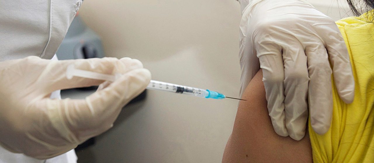 POR LEY SERÁ GRATUITA LA VACUNA CONTRA EL CORONAVIRUS EN COLOMBIA