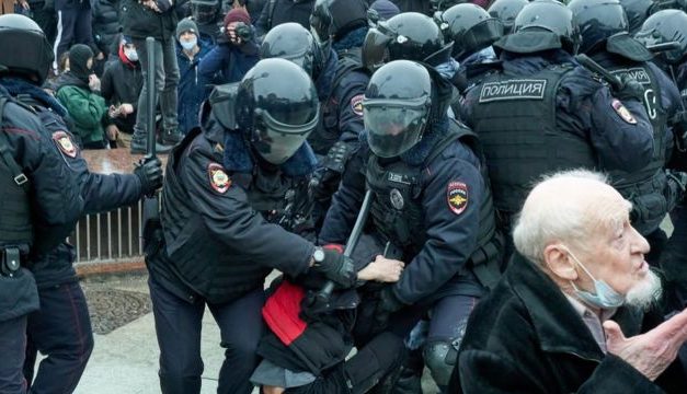 La creciente indignación contra Putin en Rusia que está detrás de las mayores protestas en décadas