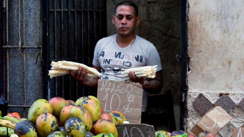 Cuba: la fuerte inflación a la que deben hacer frente los habitantes de la isla tras el fin de la «doble moneda»