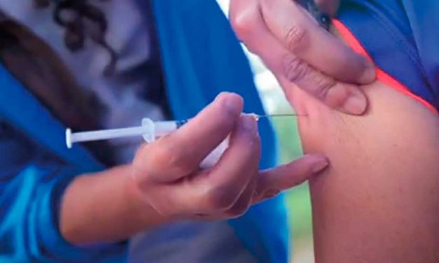 Duque invita a farmacéuticas nacionales a producir vacunas