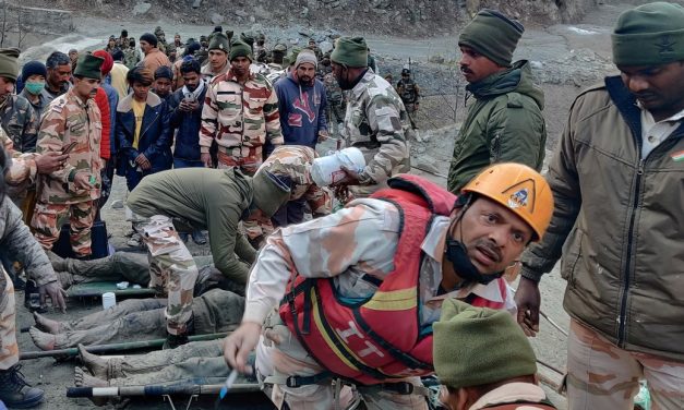 VIDEOS: Rescatan a 16 personas y buscan a un centenar de desaparecidos tras la ruptura de un glaciar en la India