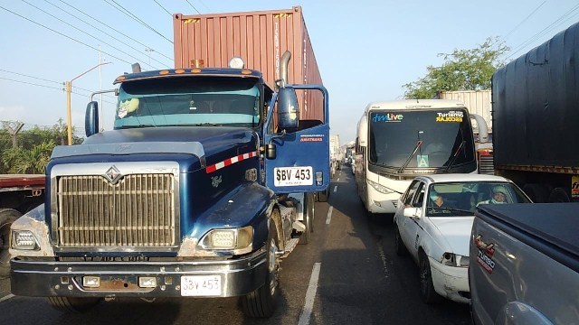 Camioneros bloquean nuevamente el corredor de carga en Cartagena