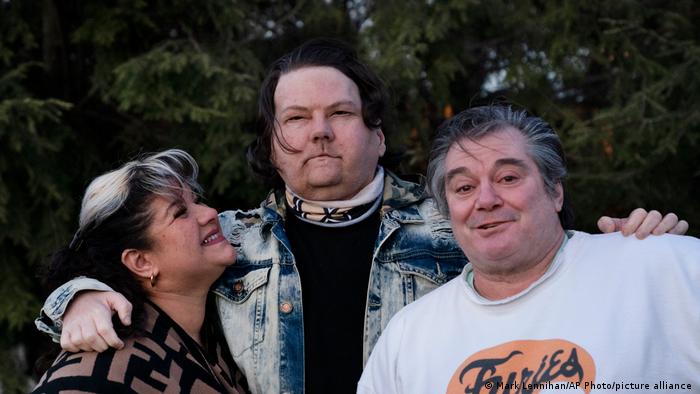 Realizan en EE.UU. primer trasplante simultáneo de cara y manos