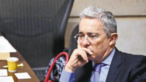 No permitiremos que la pobreza de la pandemia destruya la democracia: Alvaro Uribe