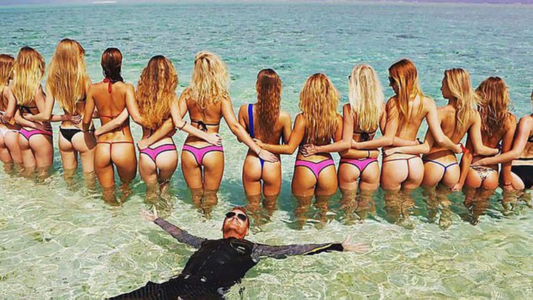 El playboy ucraniano detrás de la sesión de fotos con decenas de modelos desnudas podría pasar 18 meses en una prisión Dubái