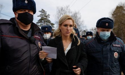 Rusia arrestó al corresponsal de la CNN en Moscú y a un grupo médicos que exigían ver al opositor Alexei Navalny