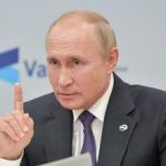 La Corte Penal Internacional emite una orden de arresto contra Vladimir Putin por crímenes de guerra.El Kremlin calificó la decisión como “inadmisible” y aseguró que es “nula jurídicamente”.