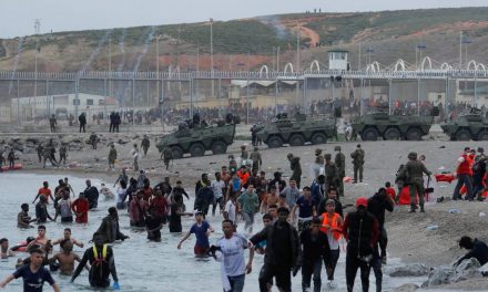 Crisis migratoria y humanitaria: España despliega al Ejército en Ceuta tras la llegada de 6.000 migrantes desde Marruecos