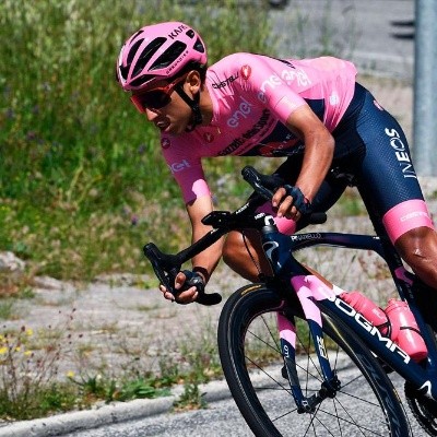 Egan Bernal sigue de lider en el Giro y sigue sacando mas ventaja a sus rivales