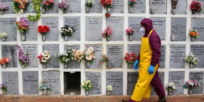Todas las asociaciones médicas del pais piden suspender la REACTIVACION COMERCIAL. podriamos llegar a 800 muertos diarios advierten