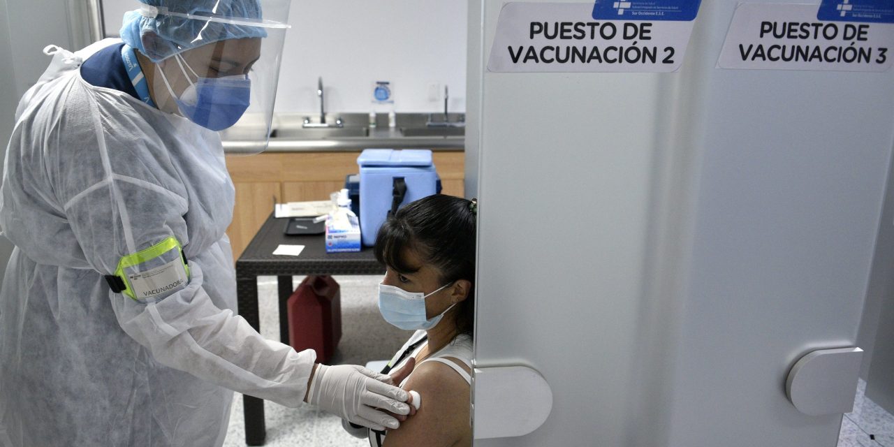 Por cuarto día consecutivo en el que Colombia registra récord de muertes por COVID-19