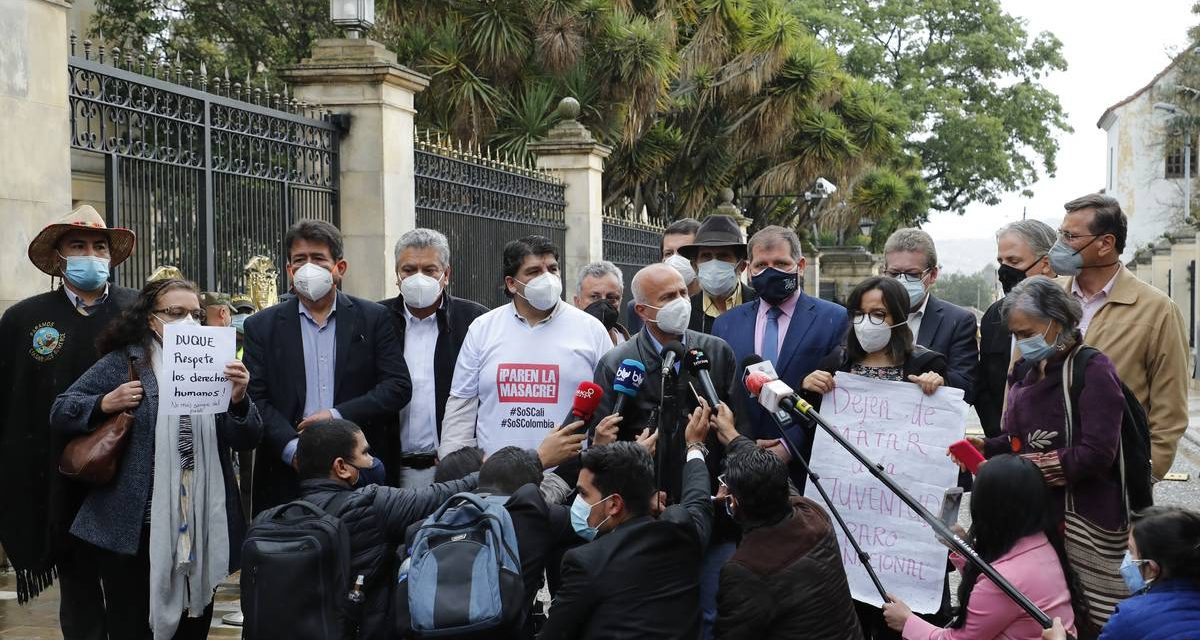Comité del paro pide levantar bloqueos en vías de Colombia