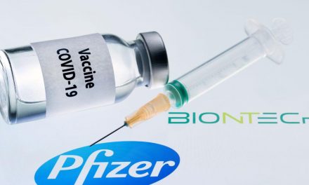 Pfizer solicitará autorización para la tercera dosis de vacuna; inyecciones aún protegen