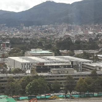 Derriban con explosivos antiguo edificio de Mindefensa, en pleno corazón de Bogotá