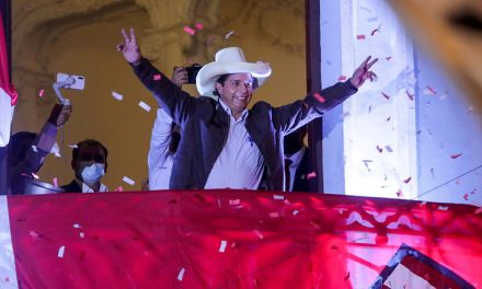 Las autoridades electorales confirman a Pedro Castillo como presidente de Perú