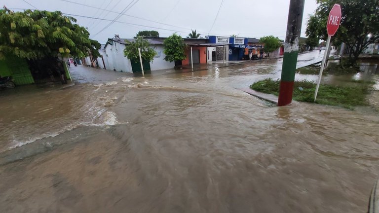 Desbordamiento del río Cauca tiene en peligro a 500 mil familias en La Mojana