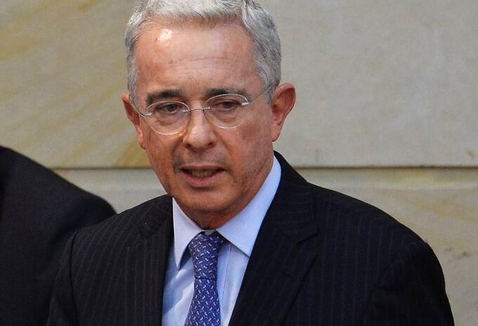 Álvaro Uribe propone referendo para definir curules de paz y reducir el Congreso