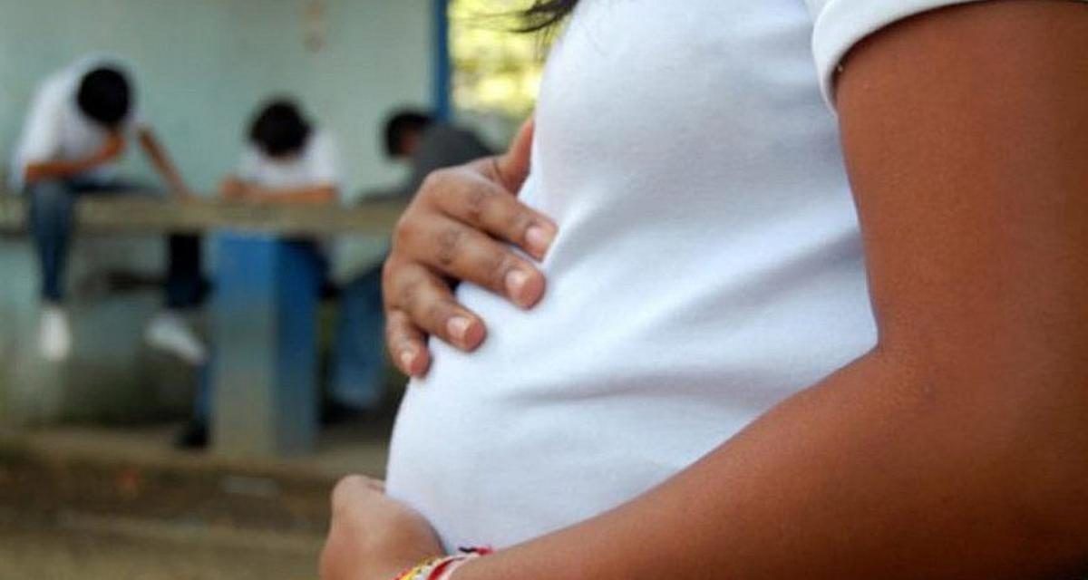 Colombia redujo la tasa de embarazo adolescente: Minsalud