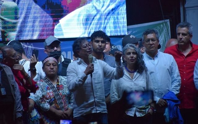 aBUCHEOS Y FUERTE RECHIFLA EN POPAYÁN AL sENADOR Y pRECANDIDATO PRESIDENCIAL lUIS FERNANDO vELASCO