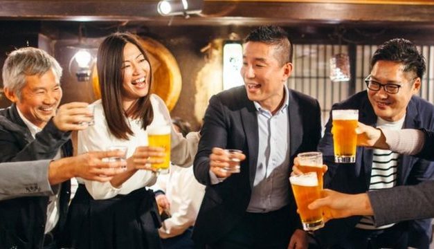 Las autoridades chinas advierten que los compañeros de bebida serán responsables de los delitos de quienes consumieron alcohol con ellos