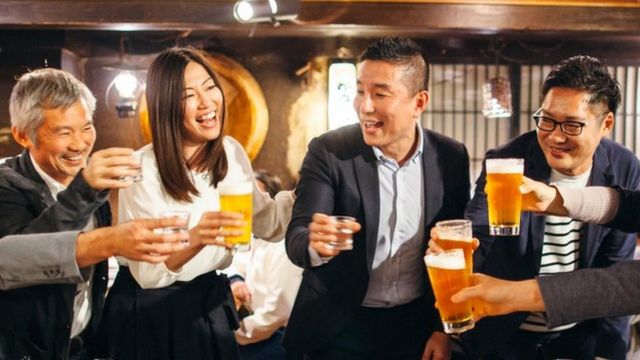 Las autoridades chinas advierten que los compañeros de bebida serán responsables de los delitos de quienes consumieron alcohol con ellos