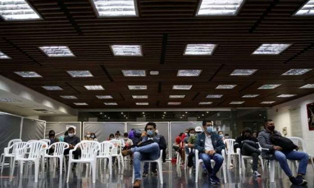Colombia extiende emergencia sanitaria citando variante Omicron