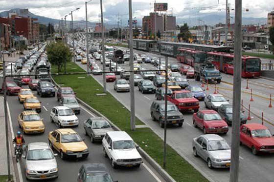 Bogotá estudia cambios en el pico y placa y retomar los horarios productivos en 2022