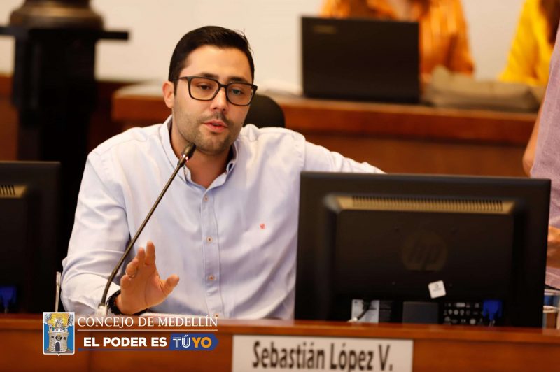 Concejal de Medellín Sebastián López recuerda llamado que hizo en campaña sobre Daniel Quintero