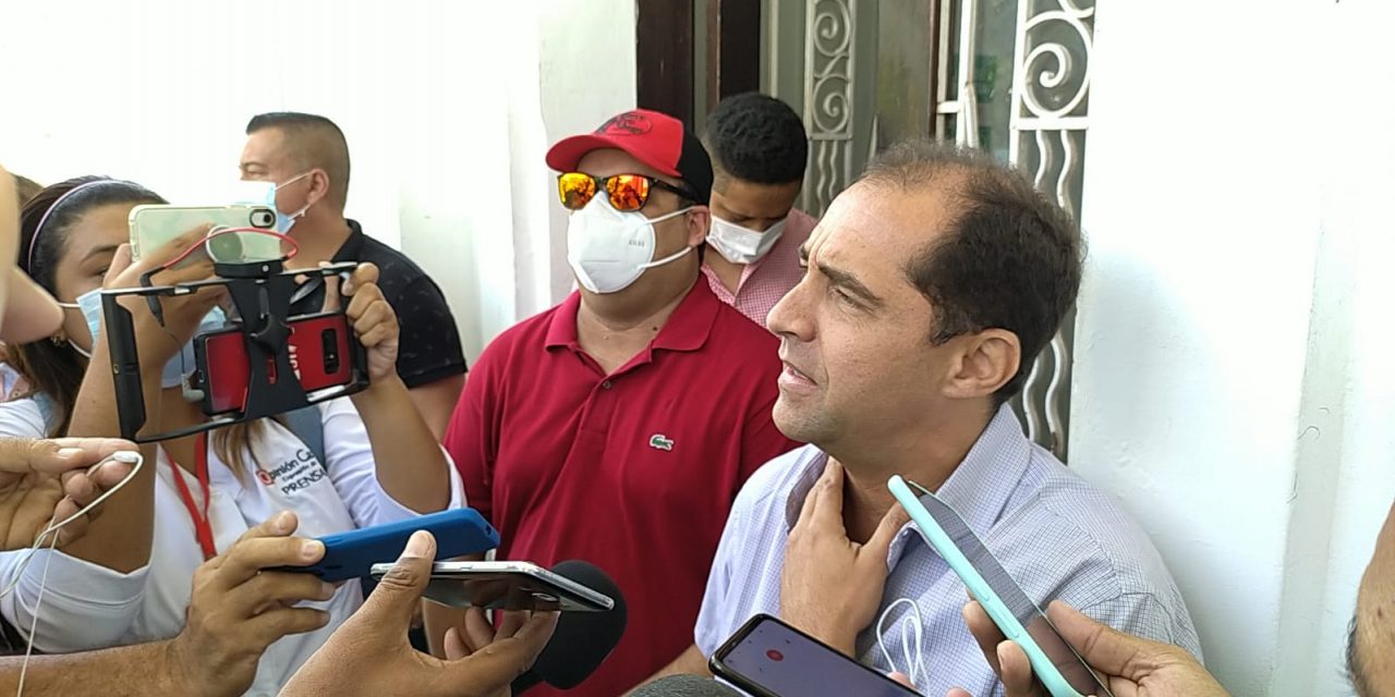 sacaron a unos para meter a otros en las listas al congreso , caso del congresista Jose pinedo  quien renunció a  Cambio Radical