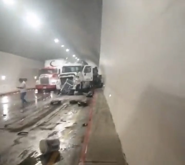 Dos muertos y 10 heridos deja grave accidente en el túnel Los Venados