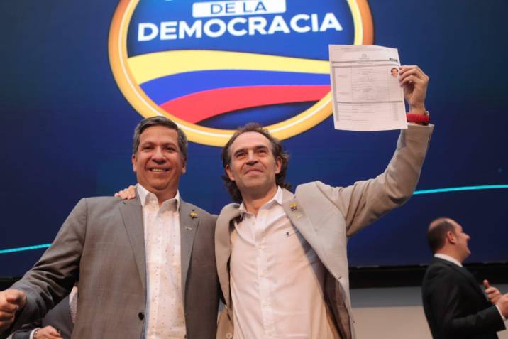 Federico Gutiérrez y su formula vicepresidencial Rodrigo Lara Sánchez inscribieron su candidatura