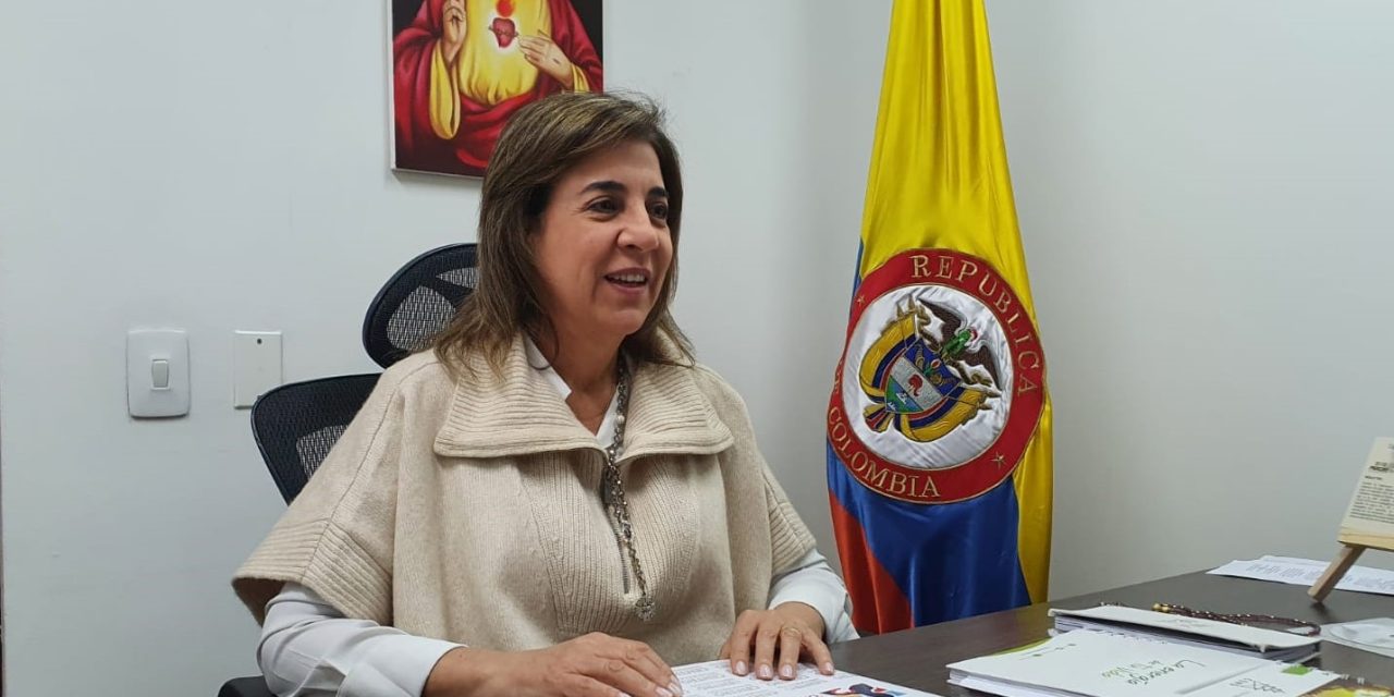 Senadora del Centro Democrático propone imponer el amor por decreto en Colombia