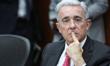 Expresidente Álvaro Uribe se irá a juicio; Fiscalía lo acusará