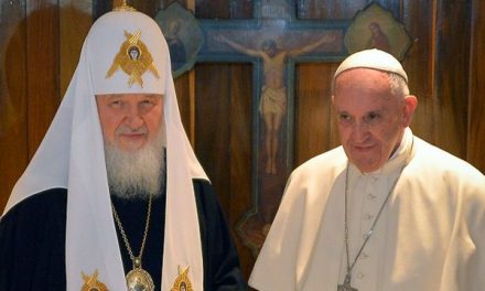 «No se convierta en el monaguillo de Putin»: la insólita crítica del papa Francisco al patriarca Cirilo por su apoyo a la guerra en Ucrania
