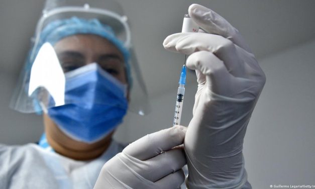 Gobierno autorizó la cuarta dosis de la vacuna contra el covid-19 para mayores de 50 años en Colombia