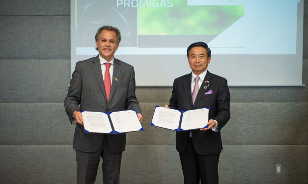 Firman acuerdo para promover la movilidad eléctrica con hidrógeno en Colombia