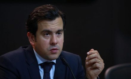 Rodrigo Lara renunció al Senado