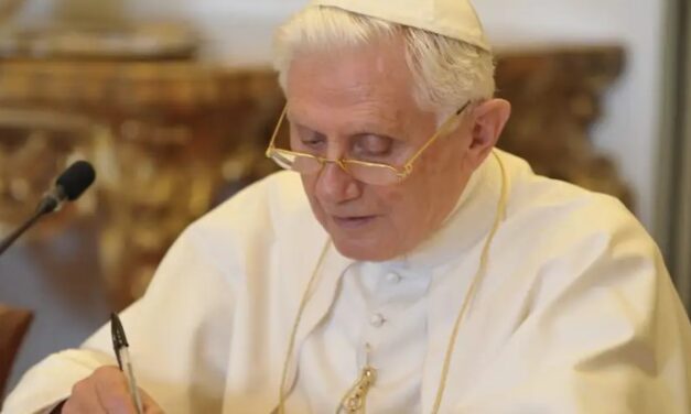Benedicto XVI muere a los 95 años, informa el Vaticano