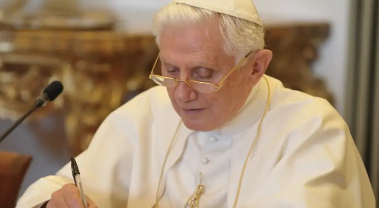 Benedicto XVI muere a los 95 años, informa el Vaticano