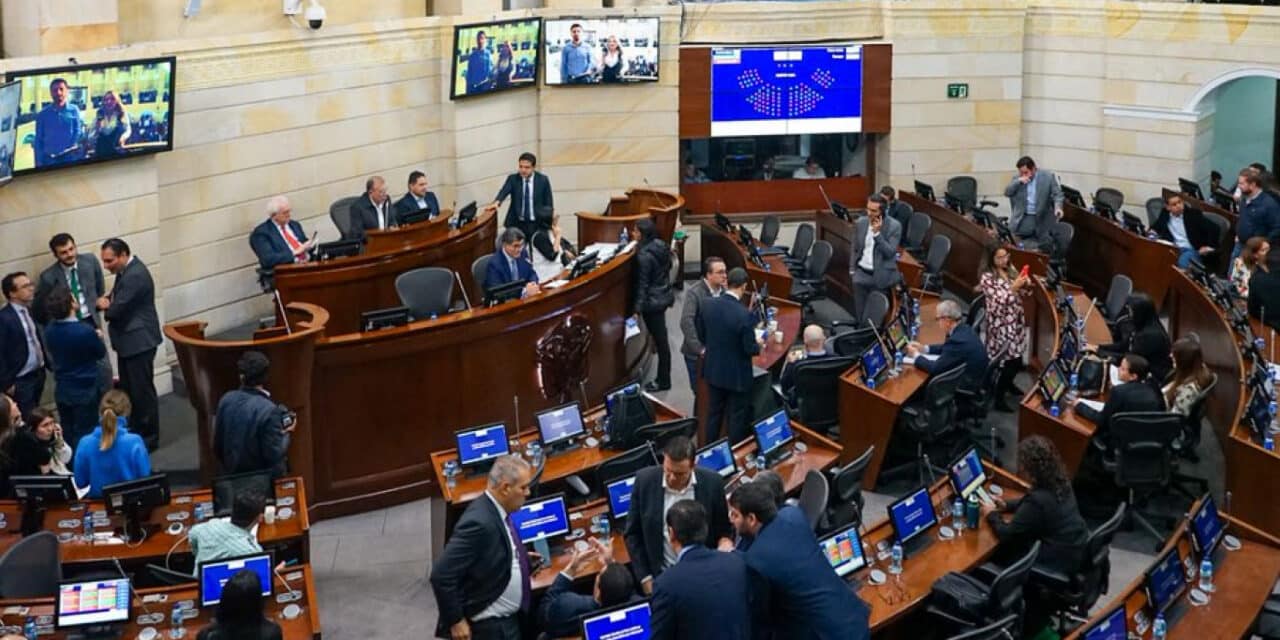 Senadora denuncia más de 24 ‘micos’ en proyecto de ley del Plan Nacional de Desarrollo