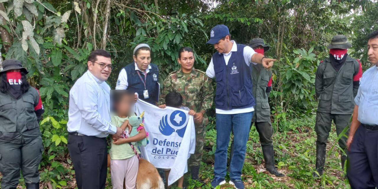 Eln deja en libertad a la sargento segundo Karina Ramírez y a sus dos hijos