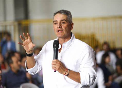 Gobernador electo de Antioquia propone referendo para que impuestos se queden en cada región