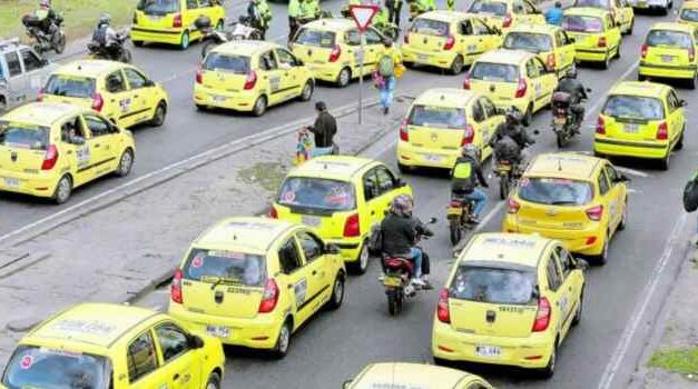 Gremio de taxistas echó reversa y desistió del paro en Bogotá