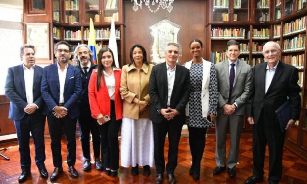 Gobernador de Antioquia presentó al equipo con el que promoverá el referendo de autonomía regional