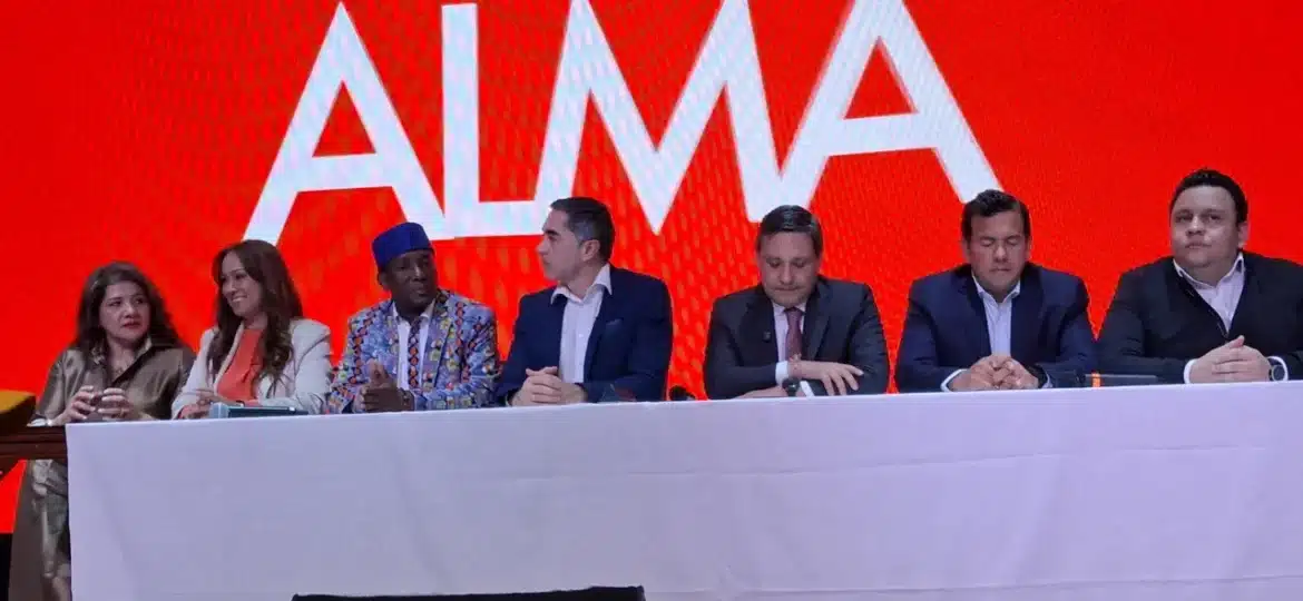 La coalición política más grande de Colombia quedó conformada con el nombre de ALMA, 7 partidos políticosy 33 Movimientos significativos de ciudadanos, de centro, sellaron su unión .