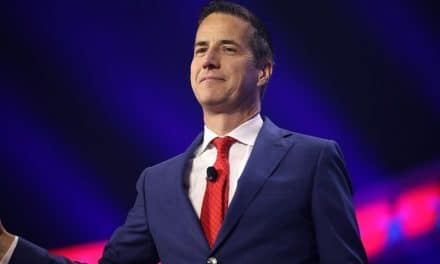 Gustavo Petro y su familia serían incluidos en la Lista Clinton, afirmó el senador estadounidense Bernie Moreno