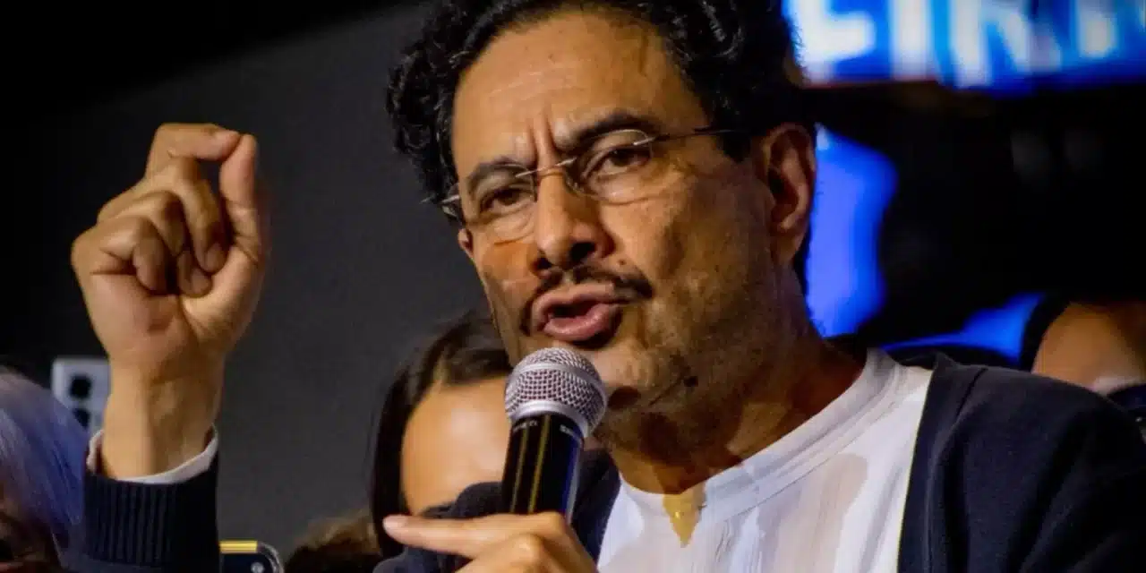 Iván Cepeda oficializa su candidatura presidencial tras ganar consulta y pone restricciones a los debates