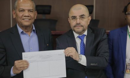 Edison Lucio Torres,nuevo candidato a la Presidencia de la República por el comité ciudadano La Gran Colombia.